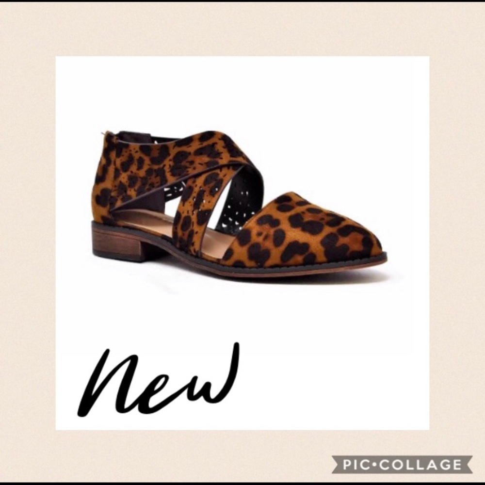 New! Leopard Criss Cross Flats with Zipper - Picture 2 of 8